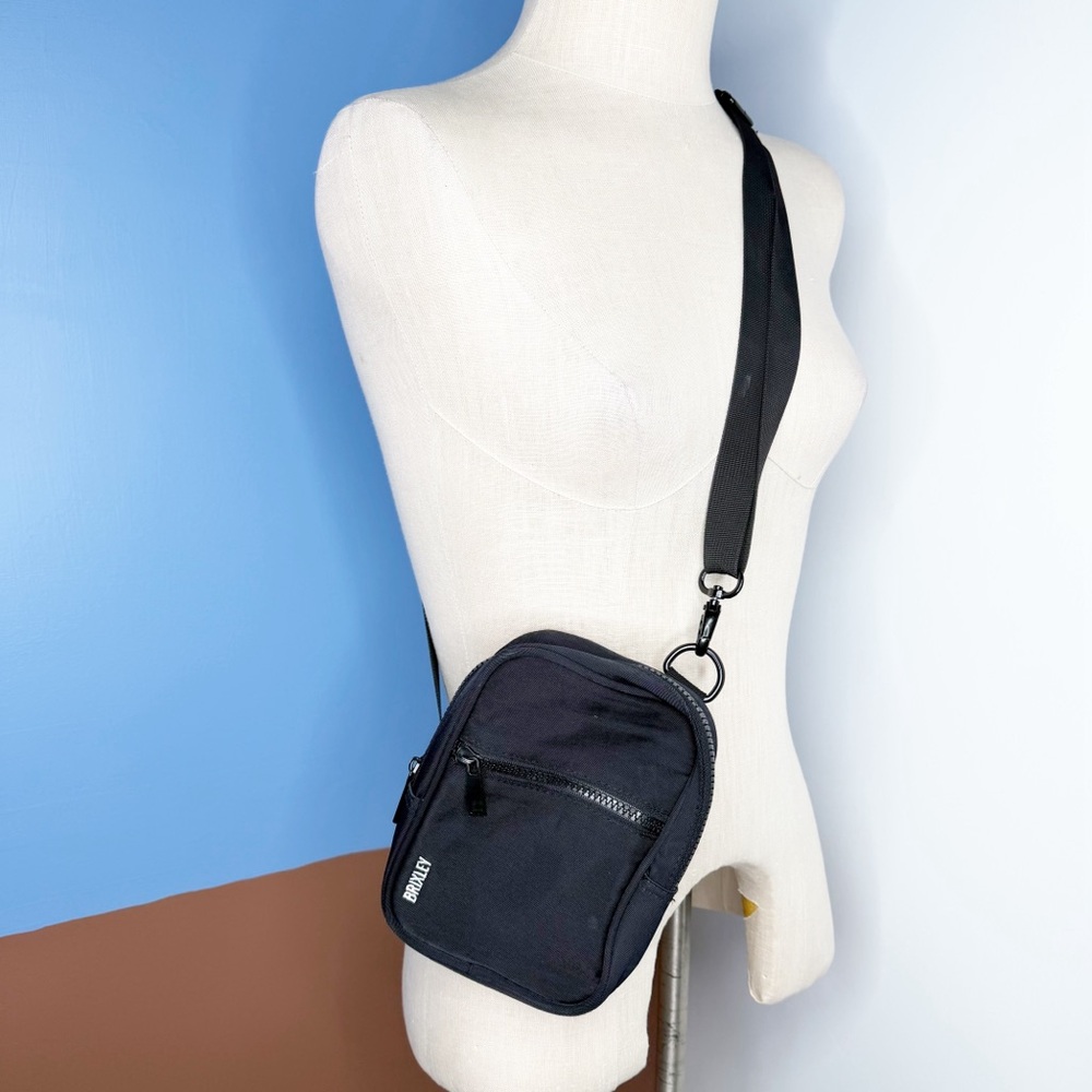 BRIXLEY Bag Sling Purse-Travel Multi Position Fanny Pack Black‎